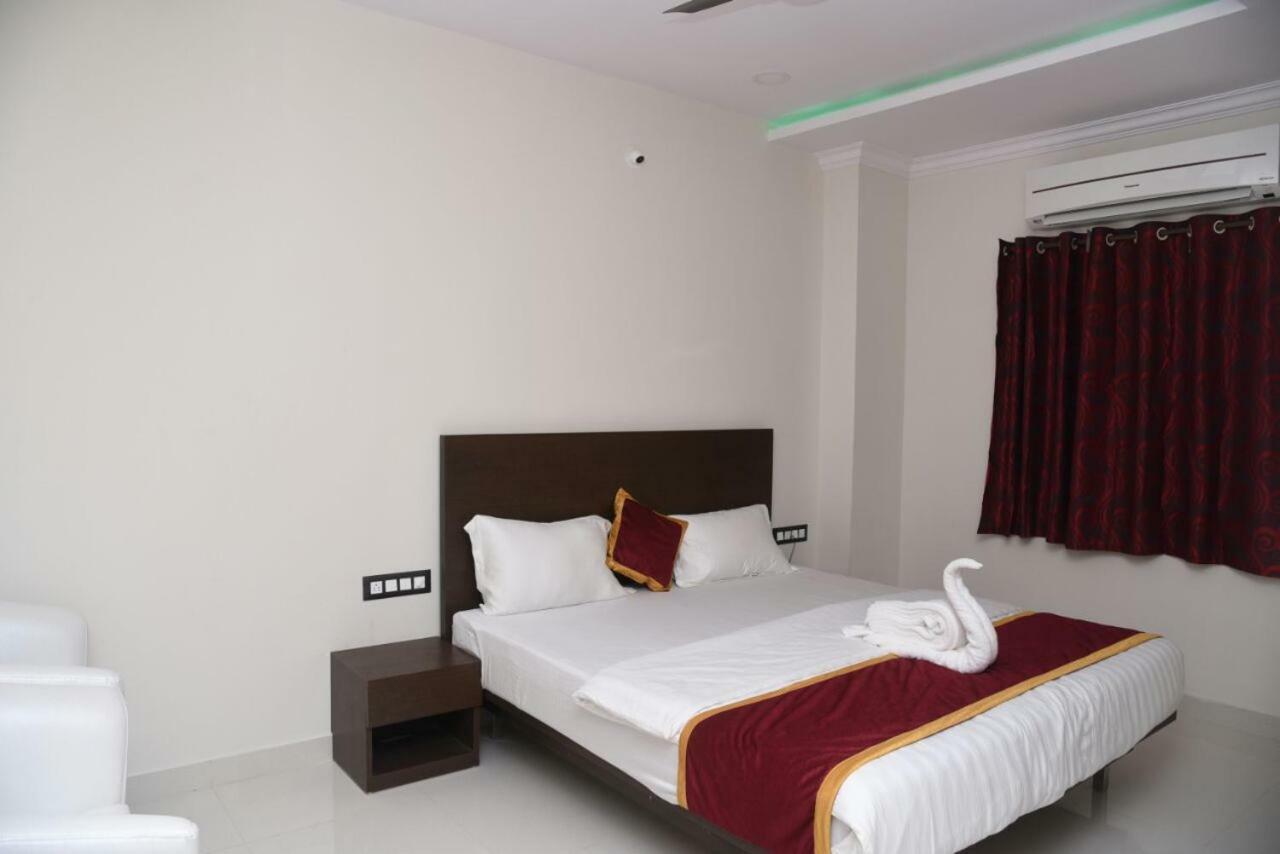 Hotel Grand Kubera Chikmagalūr Zewnętrze zdjęcie