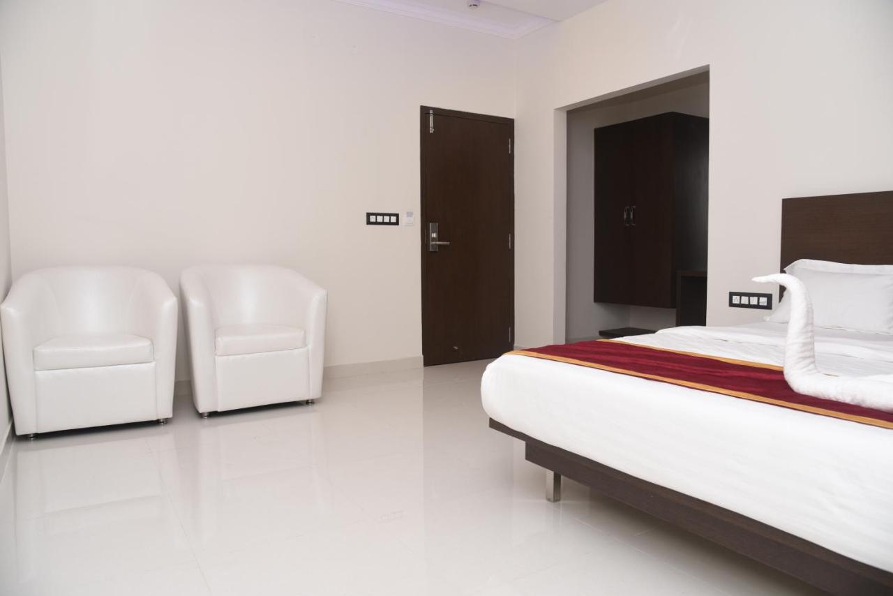 Hotel Grand Kubera Chikmagalūr Zewnętrze zdjęcie