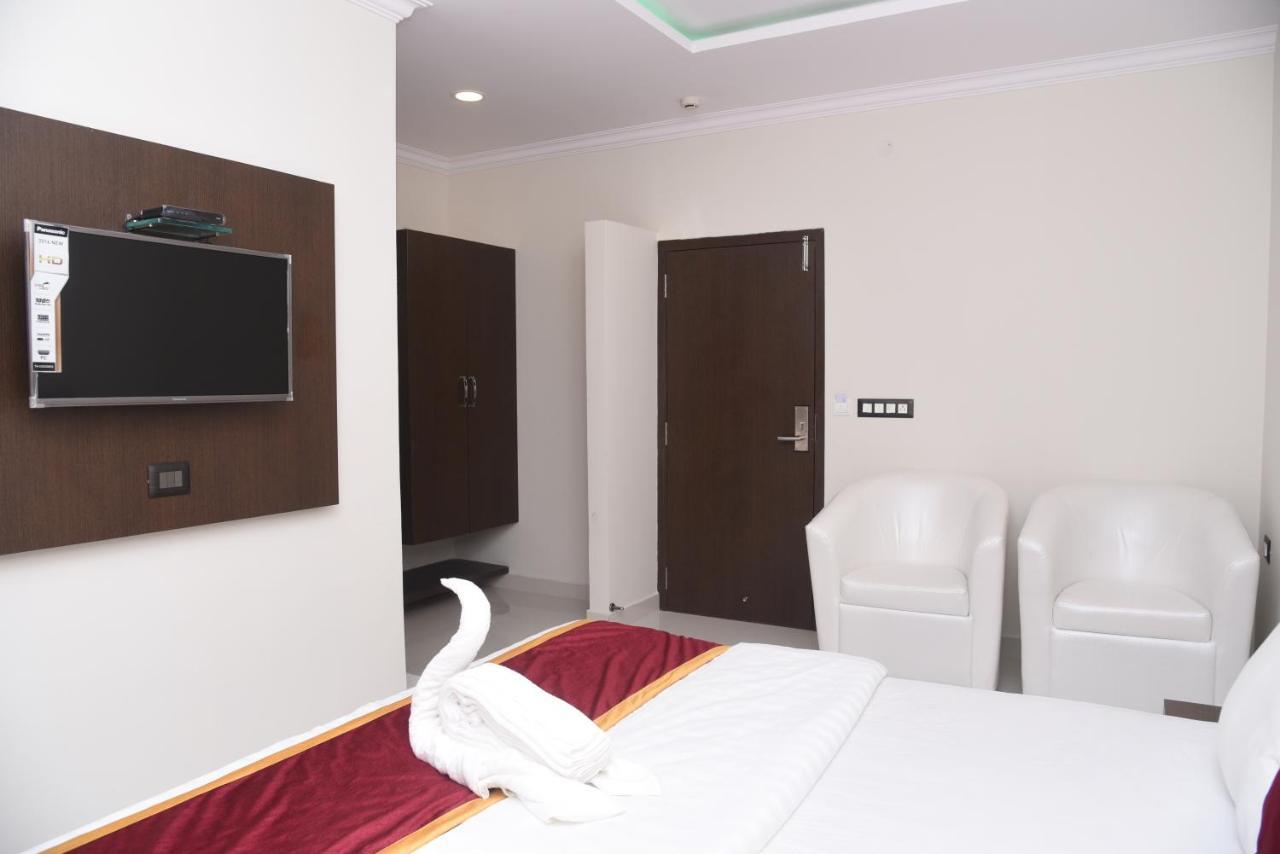 Hotel Grand Kubera Chikmagalūr Zewnętrze zdjęcie
